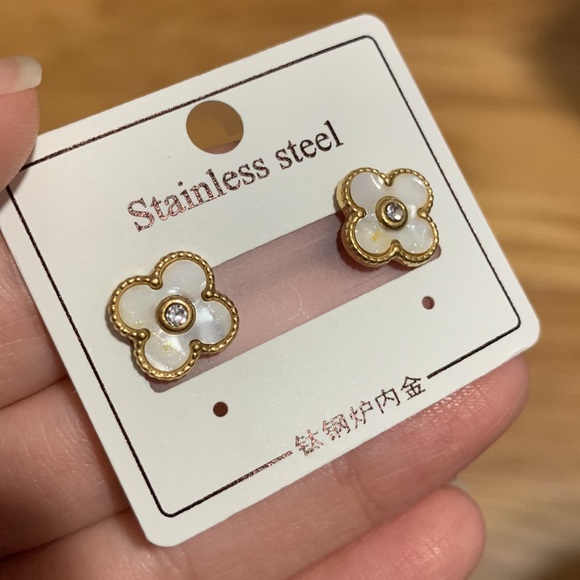 Opal / Pearl with Stone Cleef Stainless Steel Earrings - Picture 1 of 12